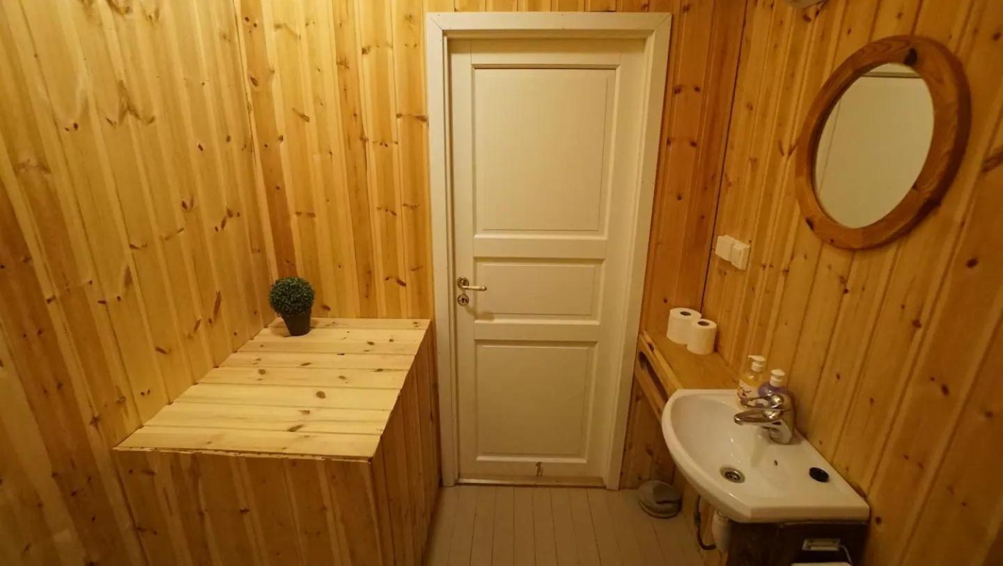 Real Fisherman'S Cabins In Ballstad, Lofoten Camera foto